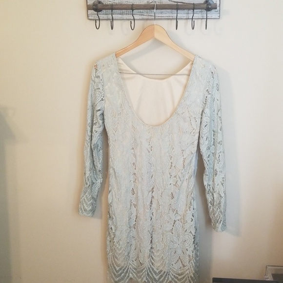 Meadow Open Back Lace Midi Dress - Picture 2 of 4